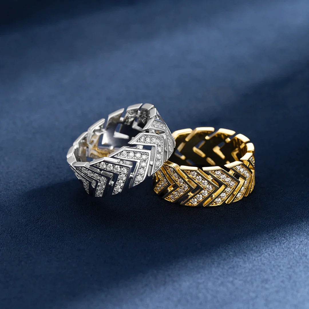 Street Style | Arrowhead Loop Ring