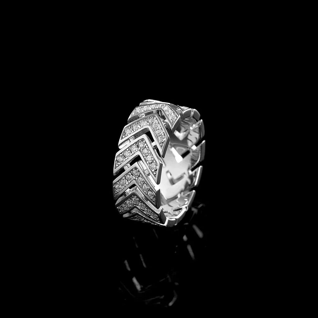 Street Style | Arrowhead Loop Ring