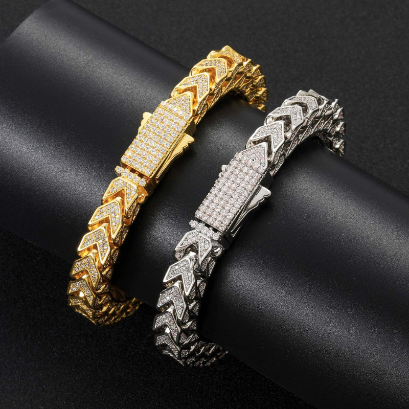 8mm Moissanite V-Shaped Chain 4-Sided Diamond Chain