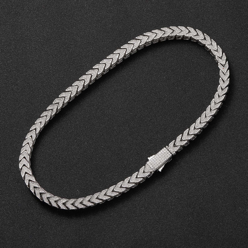 8mm Moissanite V-Shaped Chain 4-Sided Diamond Chain