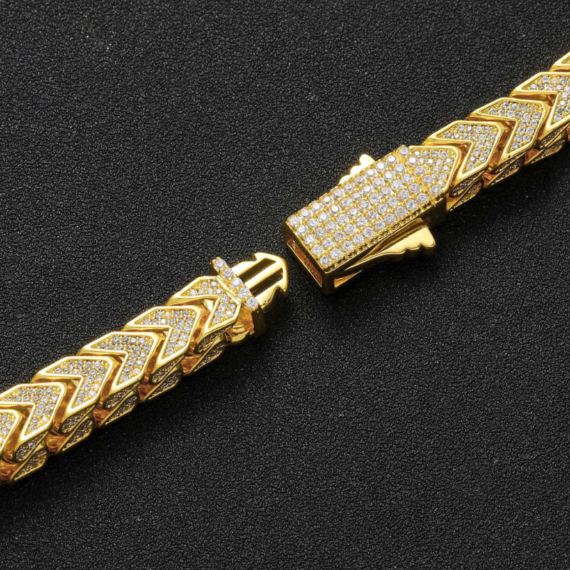 8mm Moissanite V-Shaped Chain 4-Sided Diamond Chain