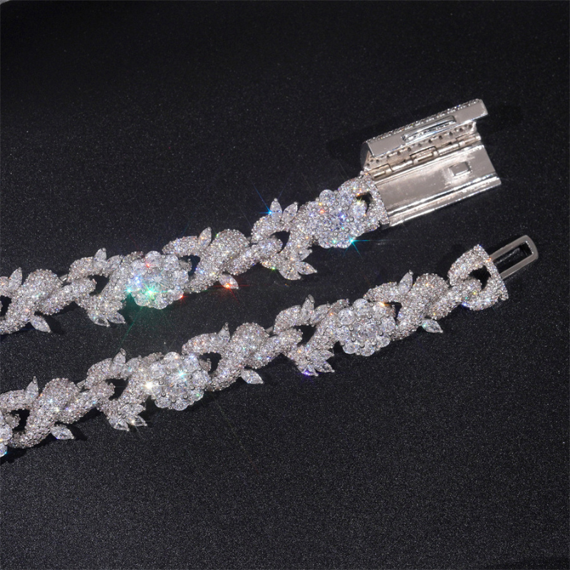 15mm Moissanite Thorn Unlimited Cross Chain