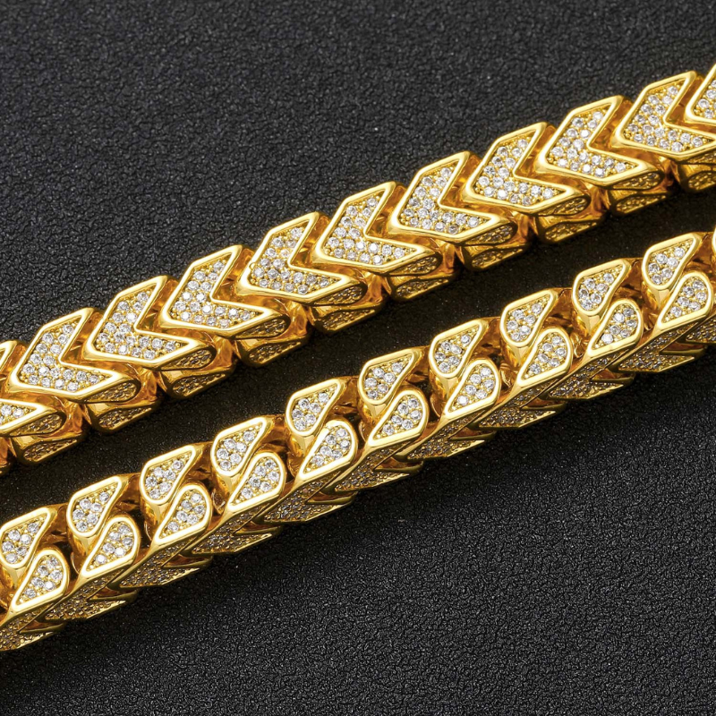 8mm Moissanite V-Shaped Chain 4-Sided Diamond Chain