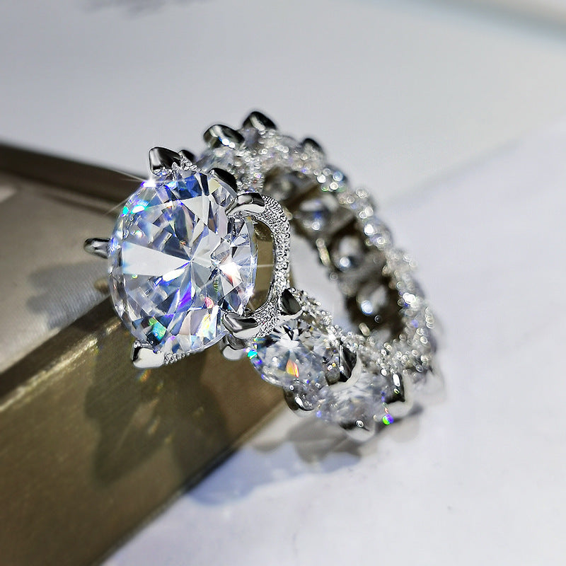 1.8 Ct Moissanite Round Cut 5-Claw Mirco Pave Ring