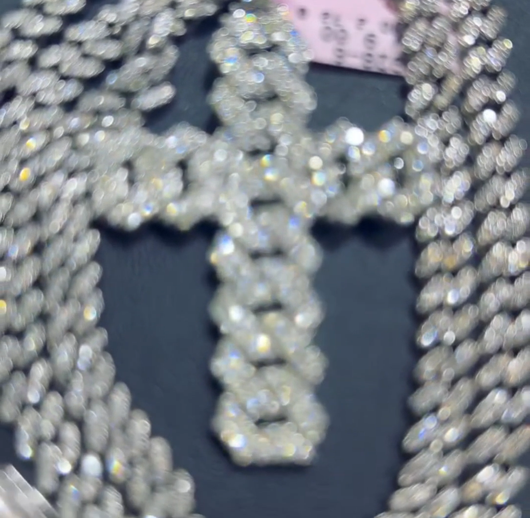 Street Style | Ice Out Cross Cuban Pendant Cuban Chain Set