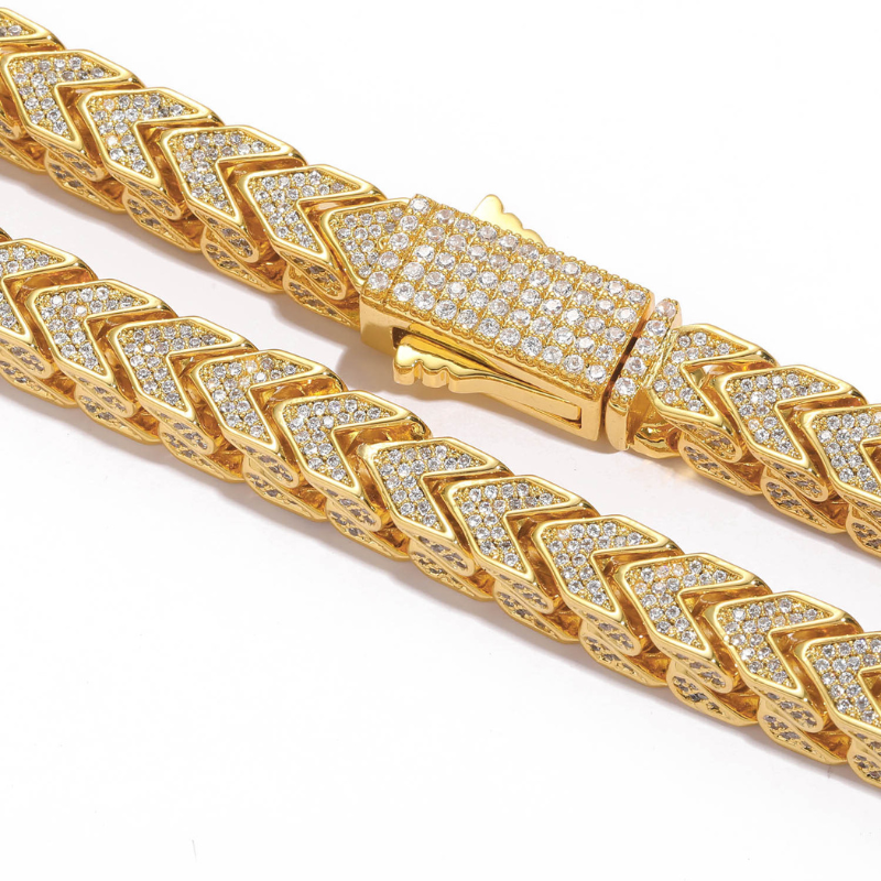 8mm Moissanite V-Shaped Chain 4-Sided Diamond Chain