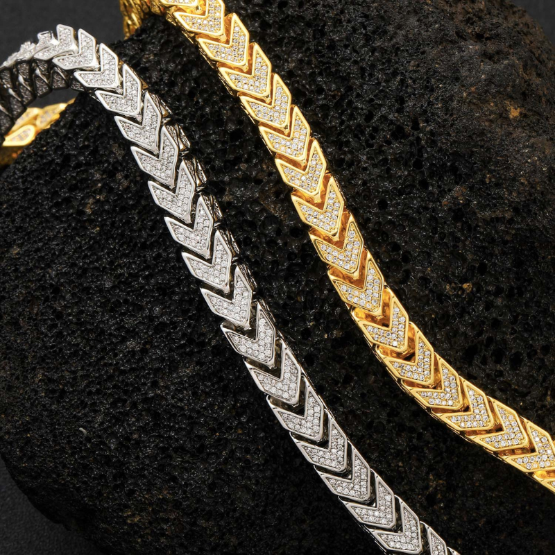 8mm Moissanite V-Shaped Chain 4-Sided Diamond Chain