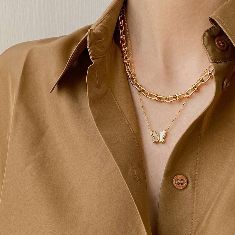 Gold Horseshoe Chain Necklace